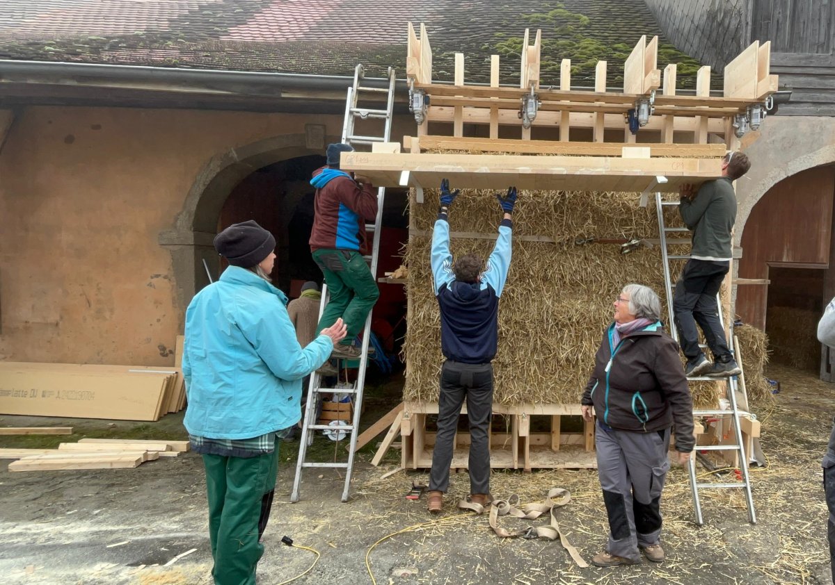Article 9 : Le remplissage en paille : première tentative