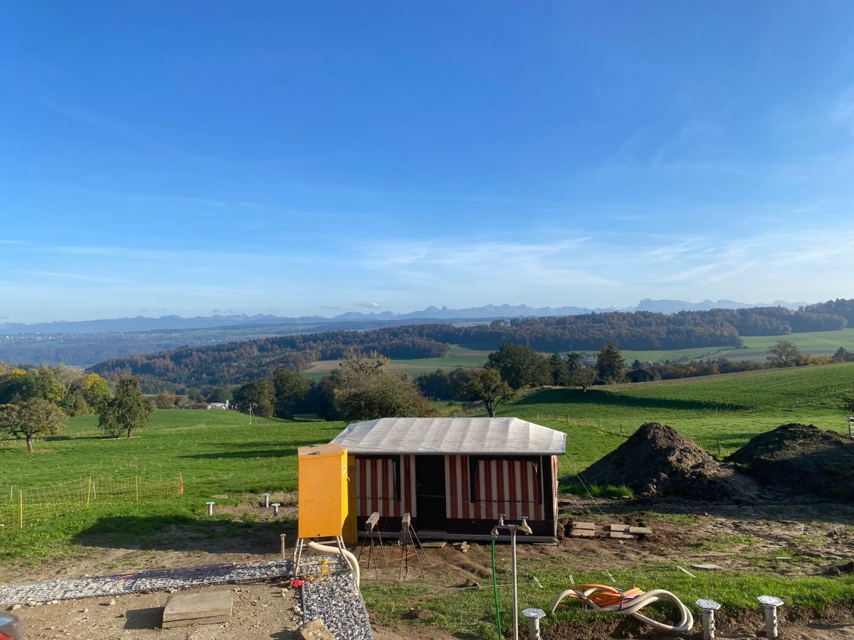 Article 7 : Mise en place du chantier : L'auvent devient notre QG