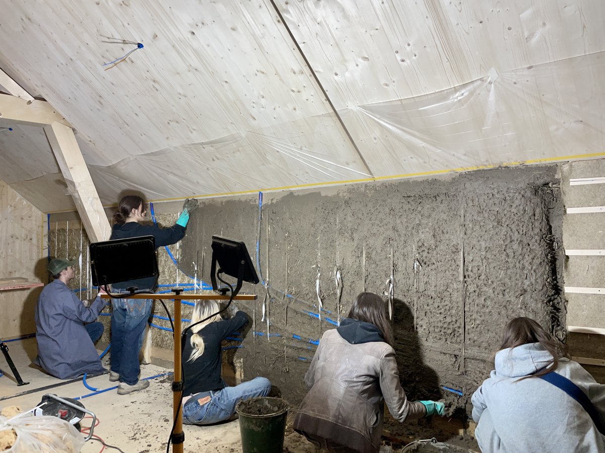 Article 17 : Des renforts venus de Genève