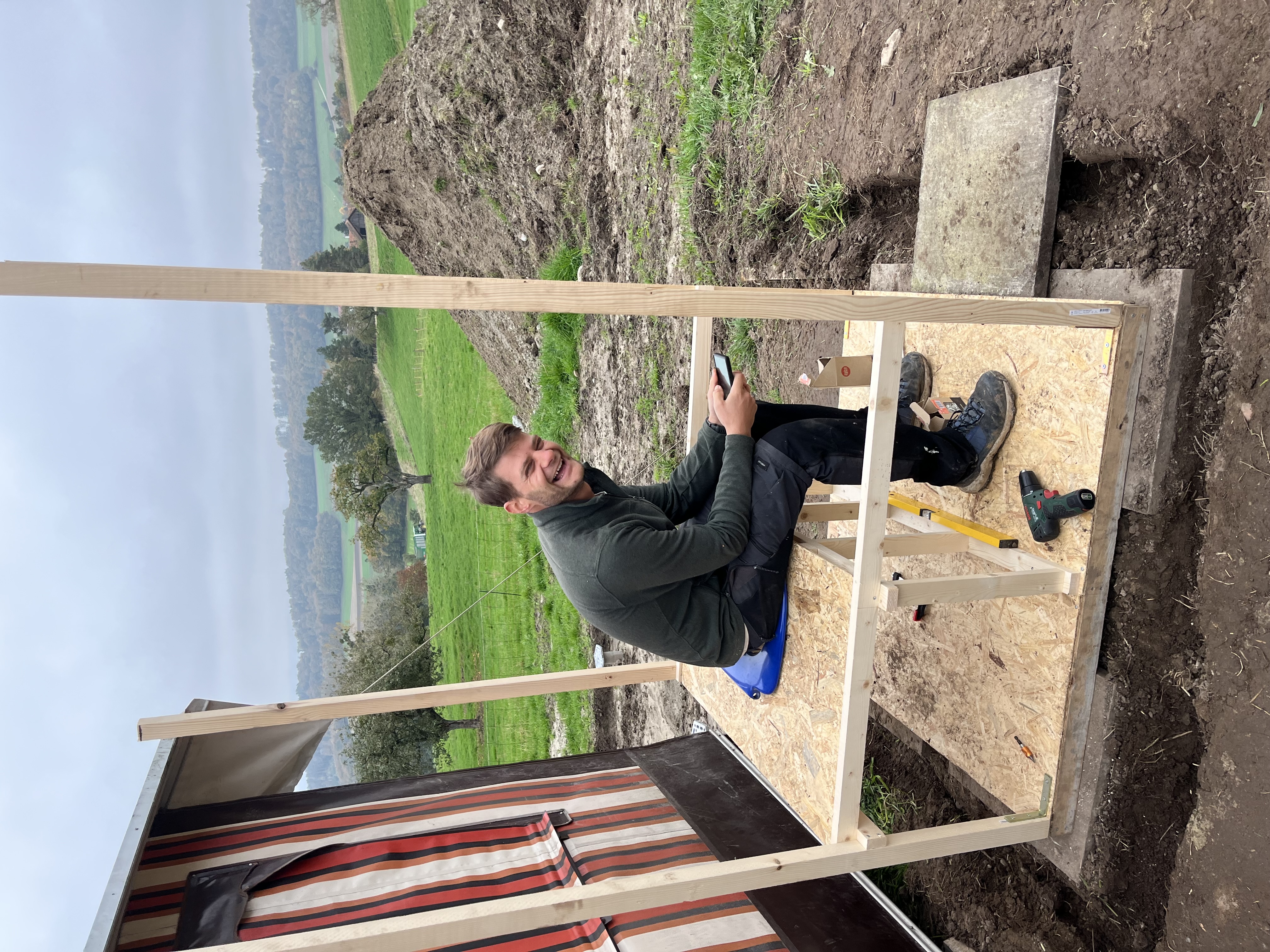 Article 7 : Mise en place du chantier : L'auvent devient notre QG